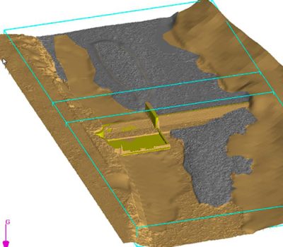 CFDモデルで表現された高解像度の河床。砂利の浅瀬(灰色)が、クランプ堰(黄色)と隣接する構造物を取り囲んでいる。